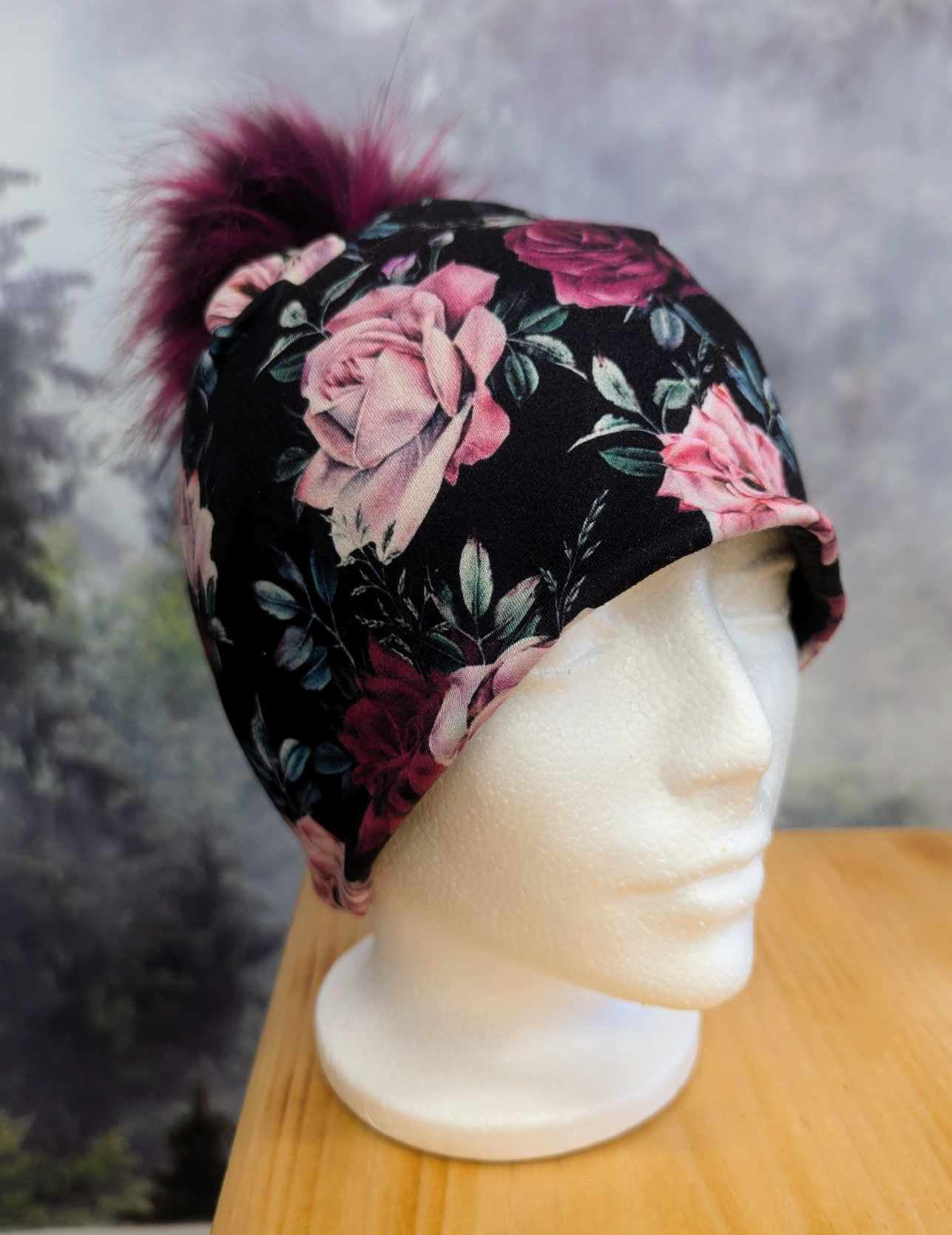 Tuque doublée fleurie pour femmes faite à la main