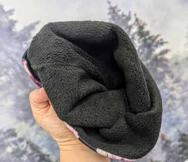 Tuque doublée fleurie pour femmes faite à la main