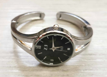 Montre ZJ bangle argent fond noir