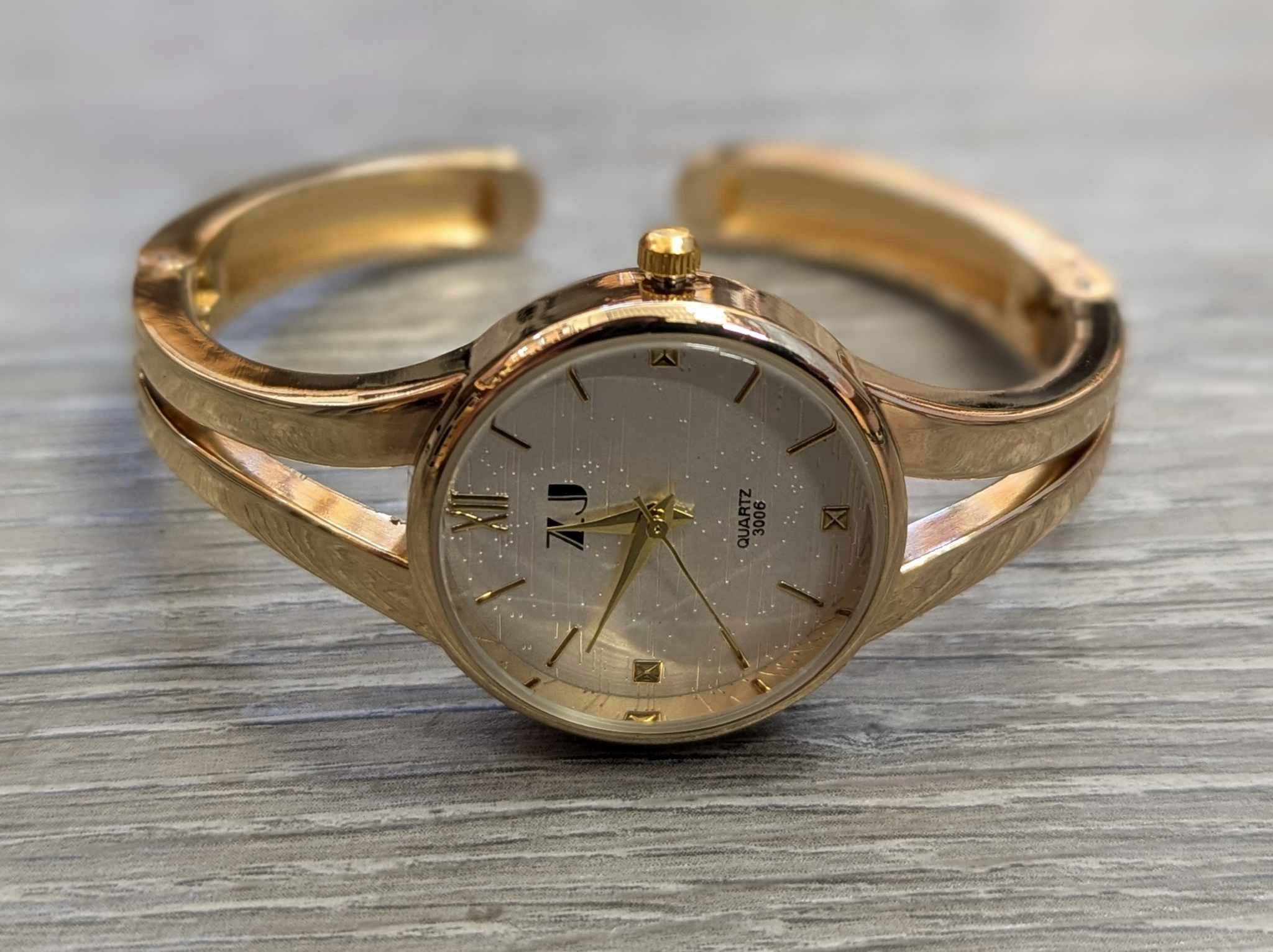 Montre bangle pour femmes - Classique or