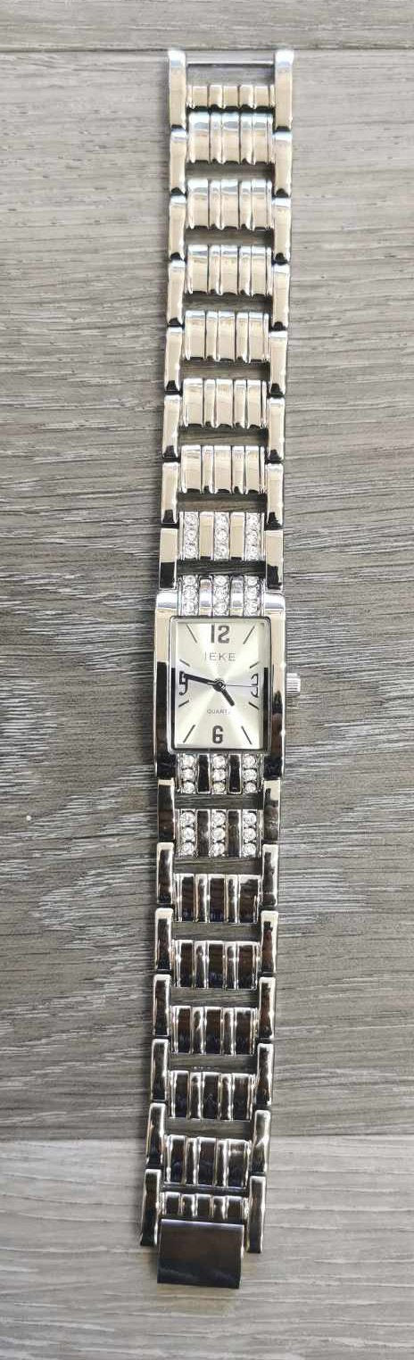 Montre pour femmes rectangle argent