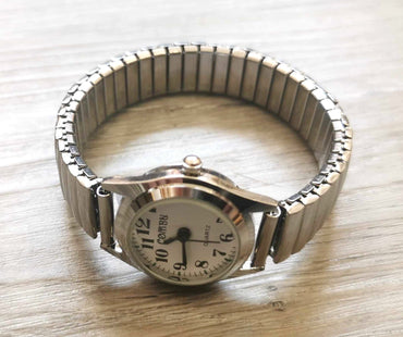 Montre avec bracelet extensible argent pour femmes