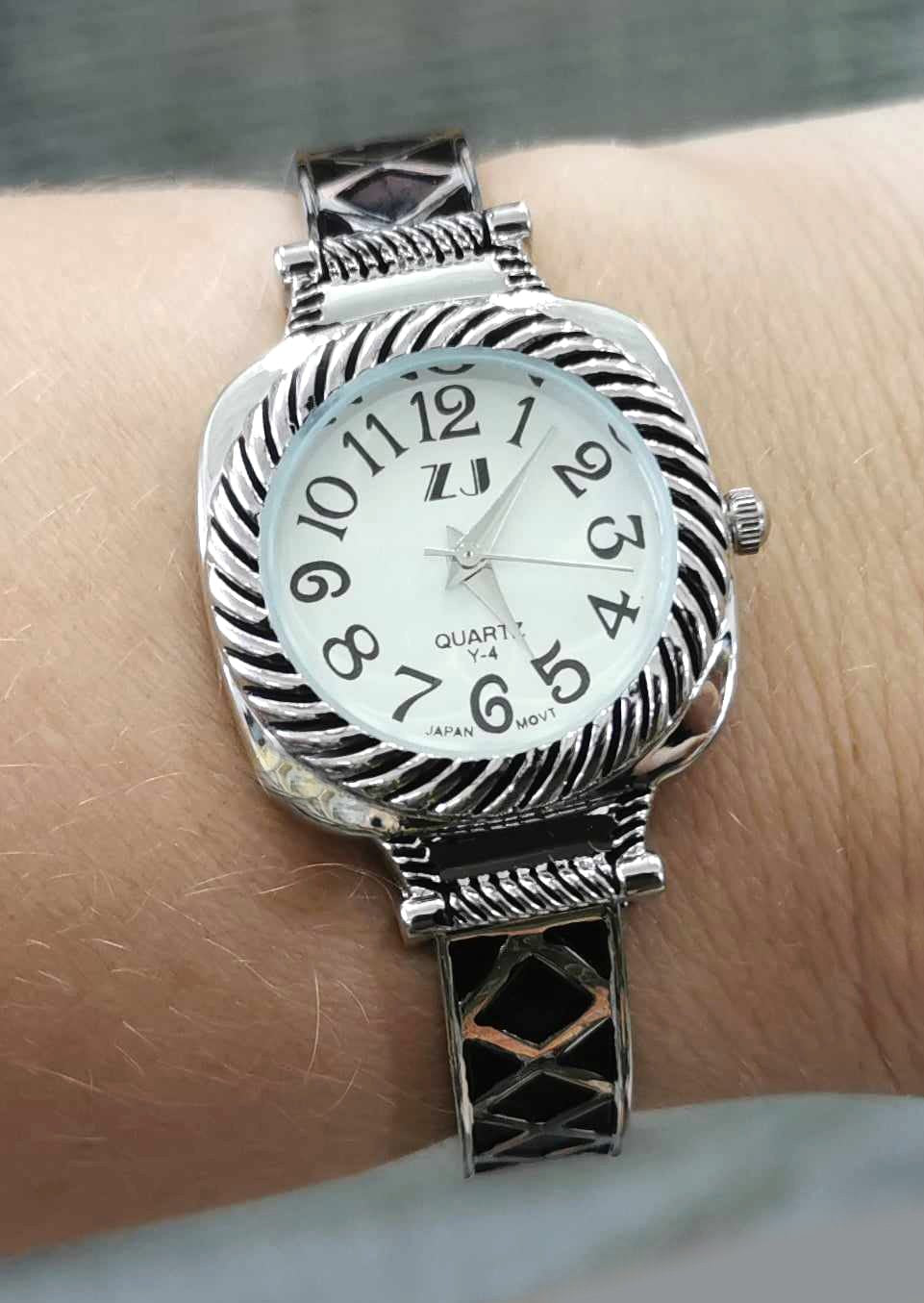 Montre bangle femme argent et noir