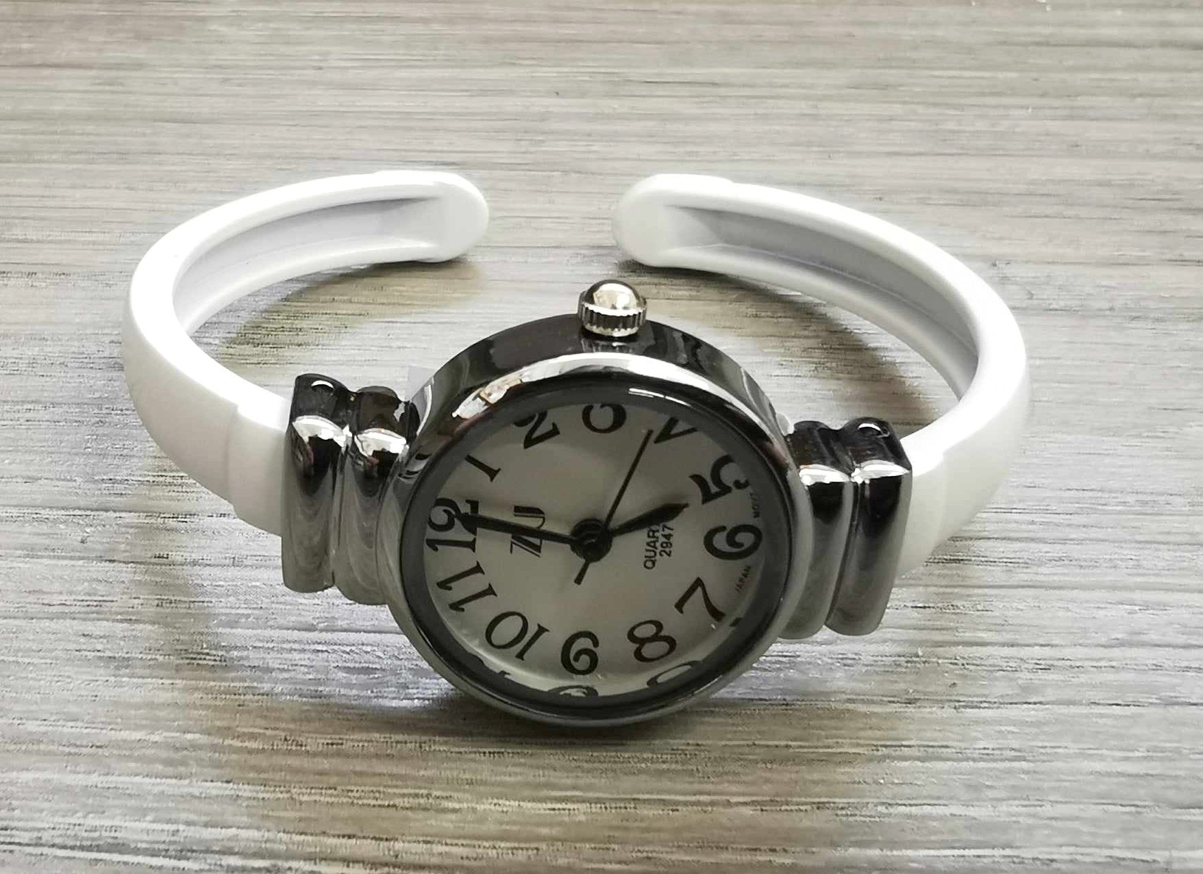 Montre bangle femme blanche (petite)