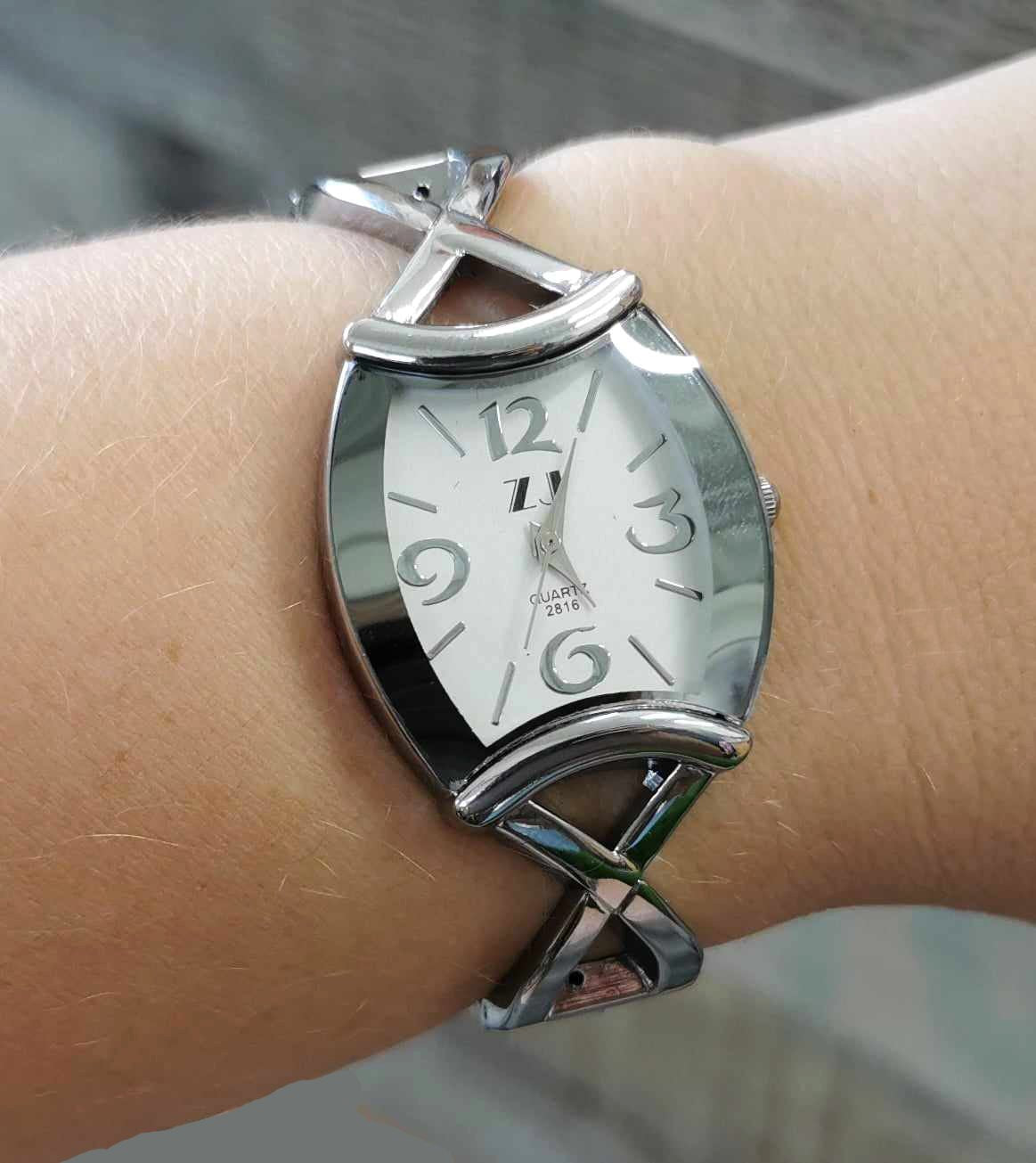 Montre ZJ bangle carrée argent