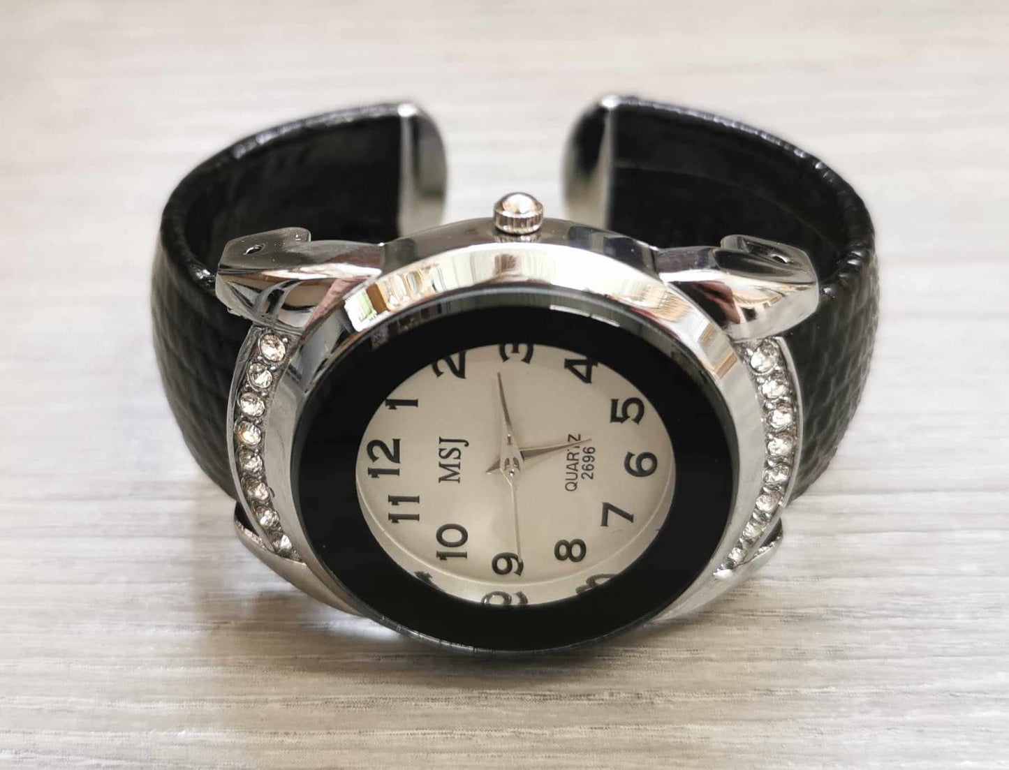 Montre bangle femme cuirette noire