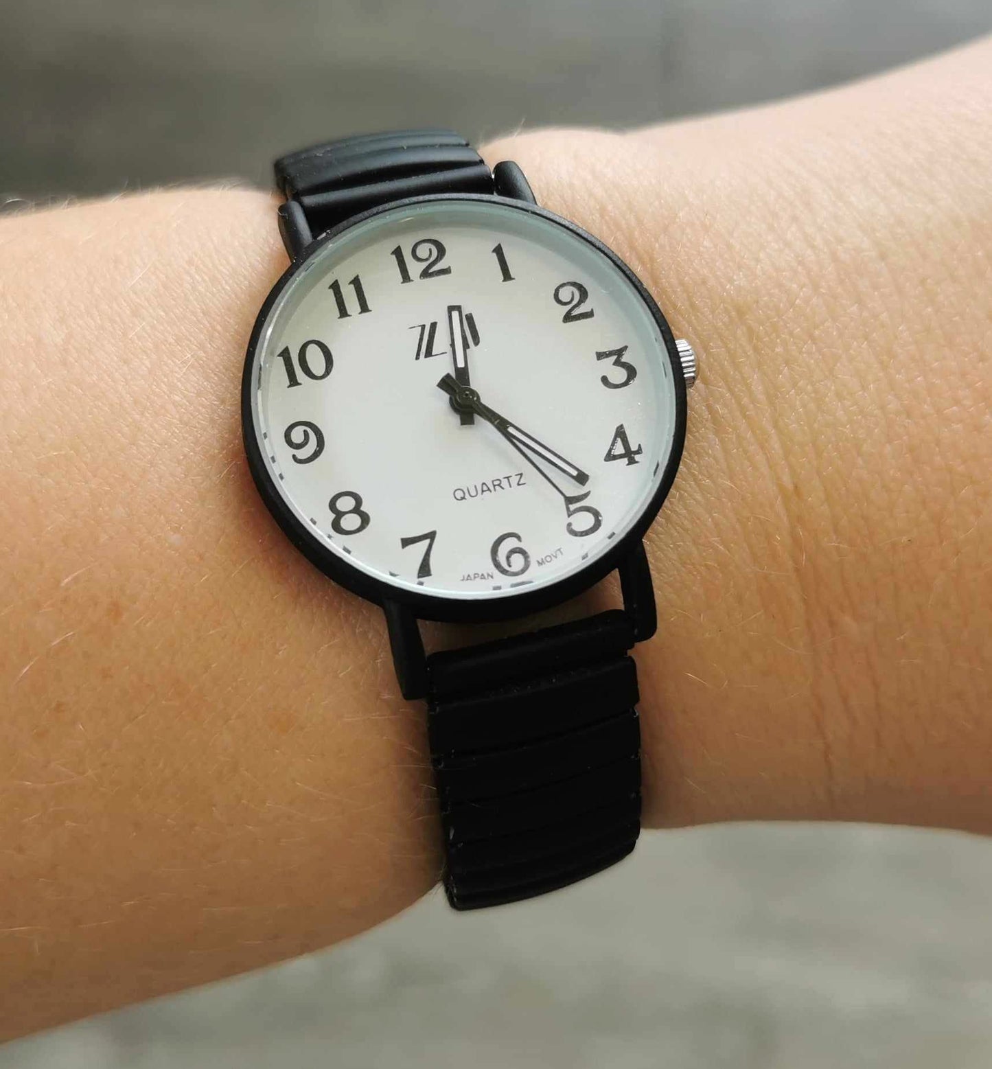 Montre extensible femme noir