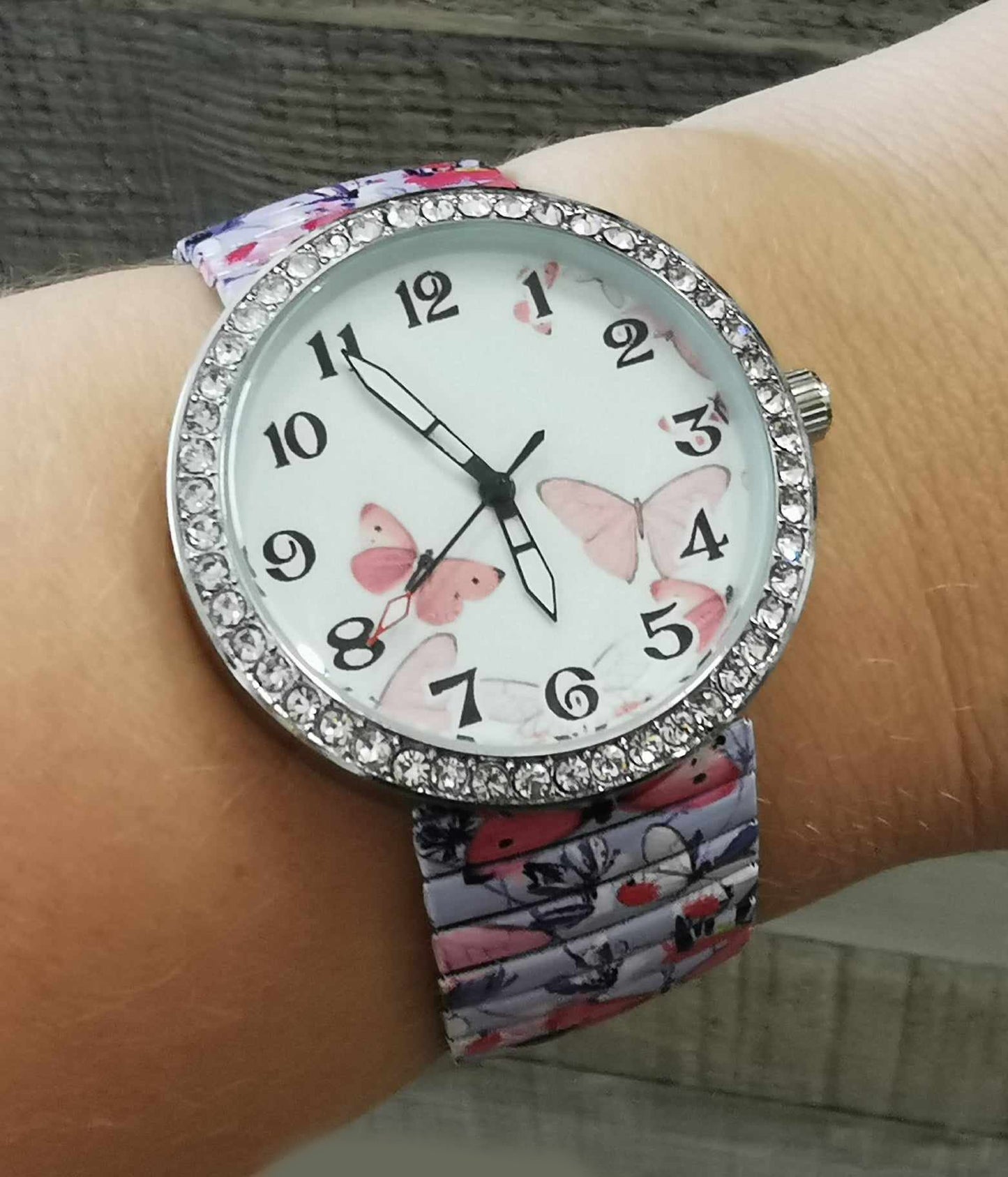 Montre extensible pour femmes papillons roses