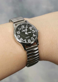 Montre extensible pour femmes fond noir