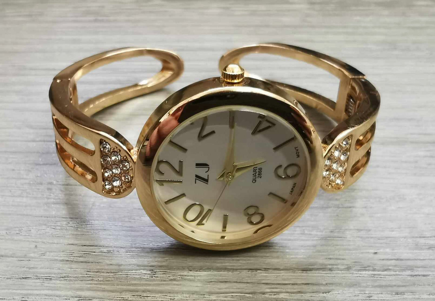 Montre bangle femme ronde or