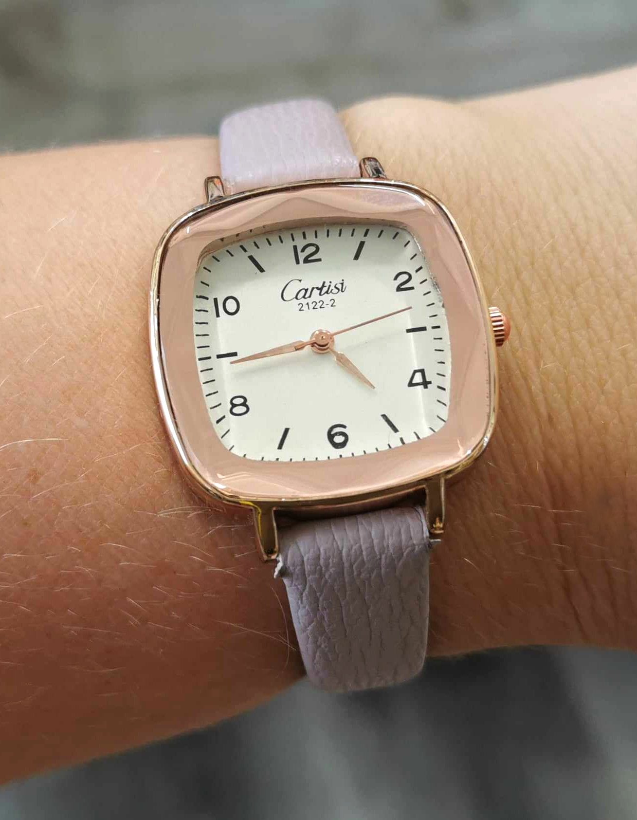 Montre femme avec bracelet de cuir mauve