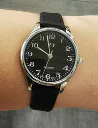 Montre pour femmes avec bracelet de cuir noir, fond noir