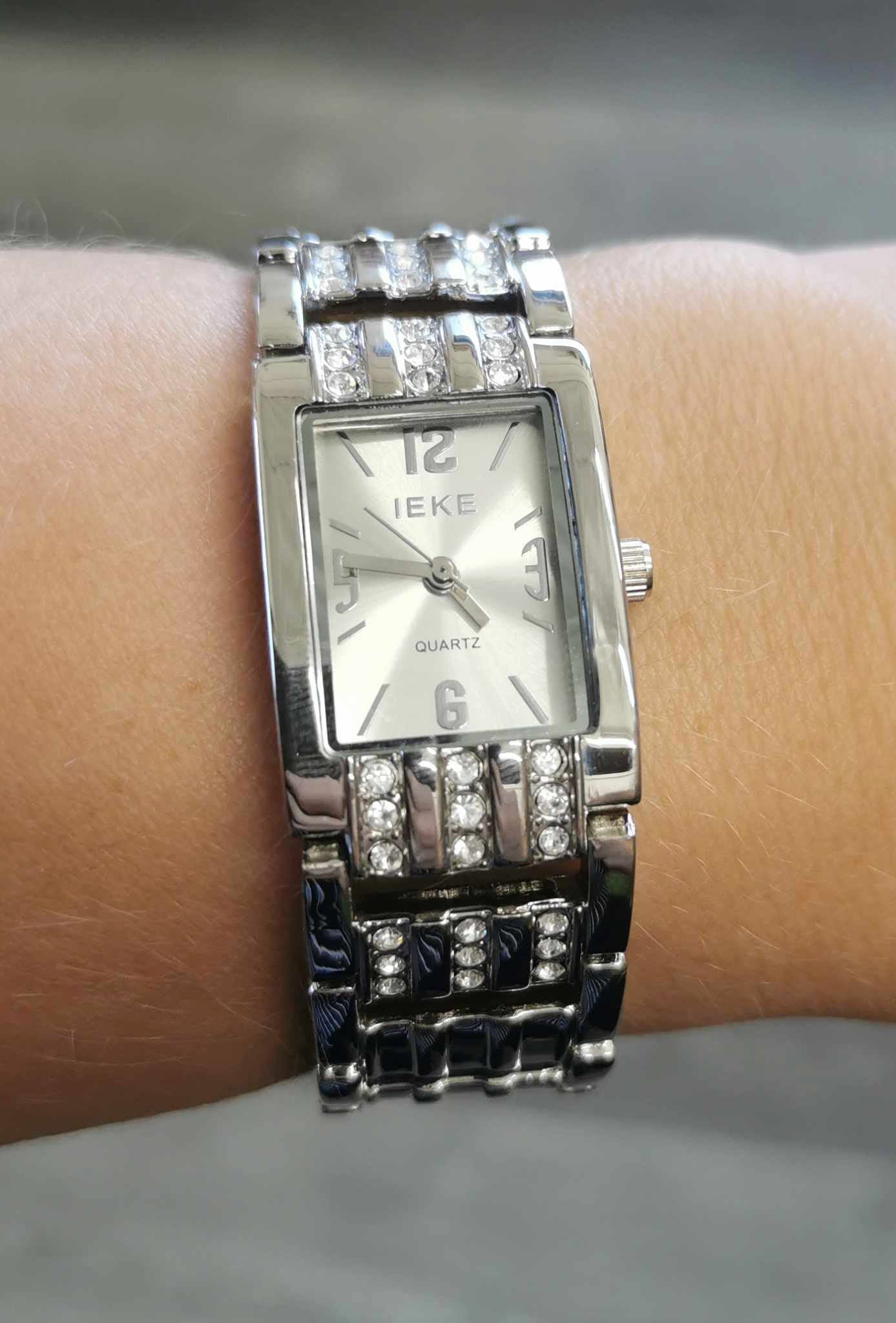 Montre pour femmes rectangle argent