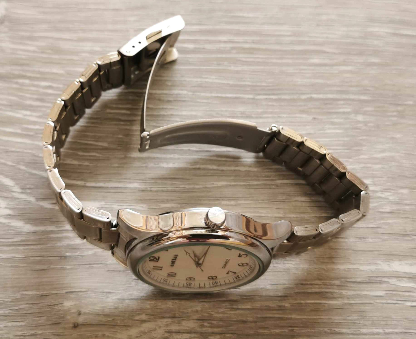 Montre argent pour hommes avec fermoir